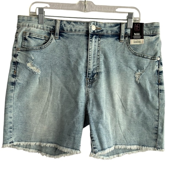No Boundaries Denim Junior’s Bermuda Shorts • NWT • Size: 17 - Picture 1 of 4